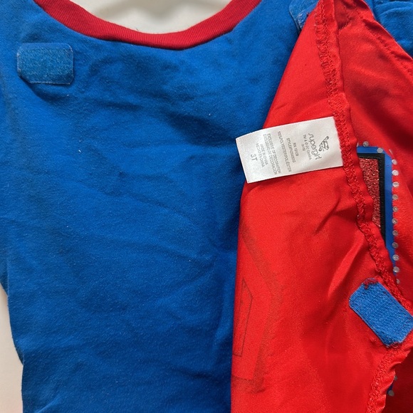 Supergirl 3t dress with detachable cape that velcros on and off - Picture 7 of 7